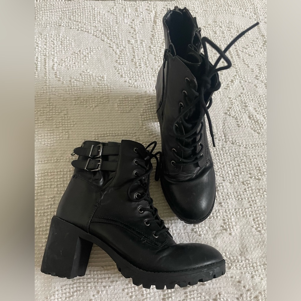 Steve Madden Black Combat Boots – Sleek Design – Women’s 11M
